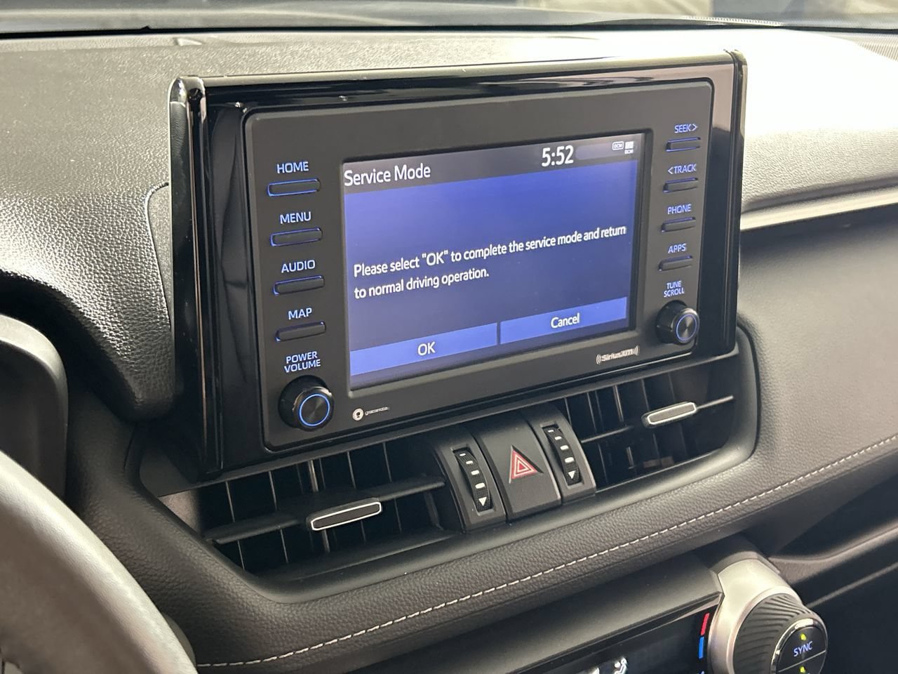 Used 2021 Toyota RAV4 XLE Premium AWD/4WD image 18