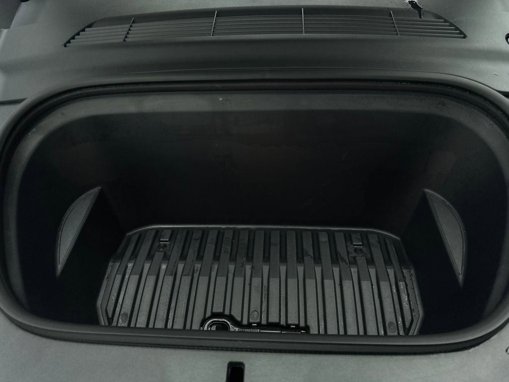 Used 2024 Tesla Model Y Long Range image 73