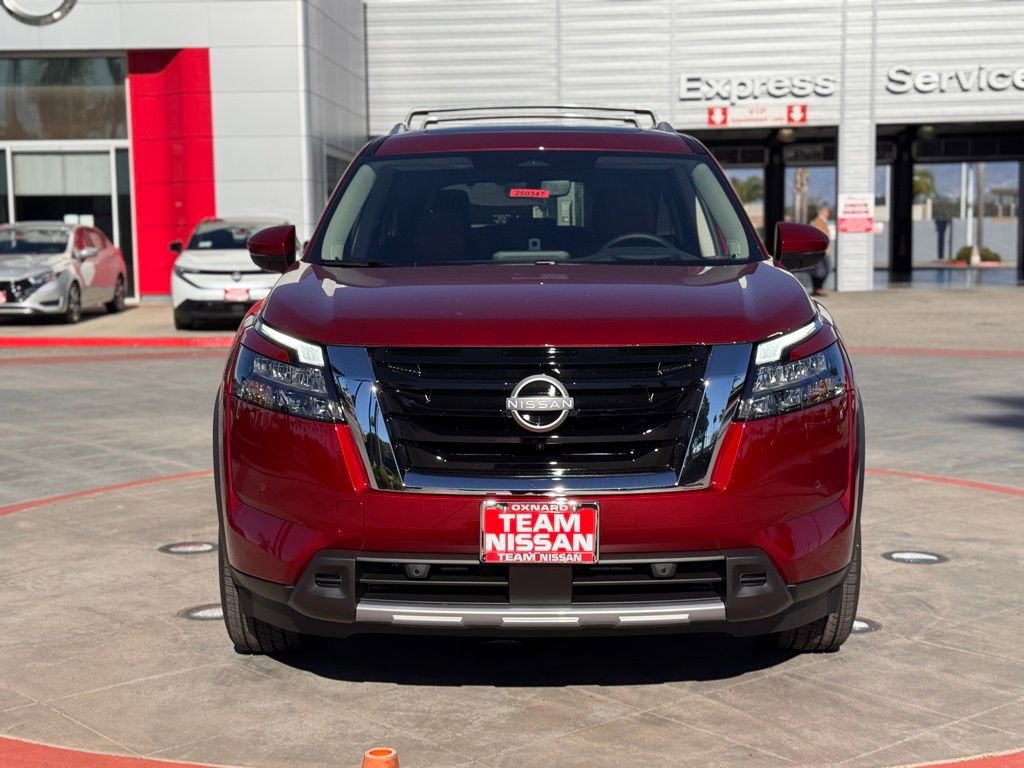 New 2025 Nissan Pathfinder Platinum image 3