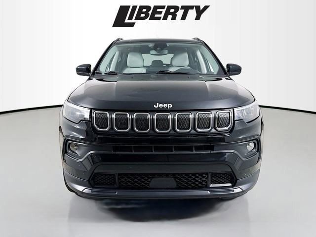 Used 2022 Jeep Compass Latitude image 2
