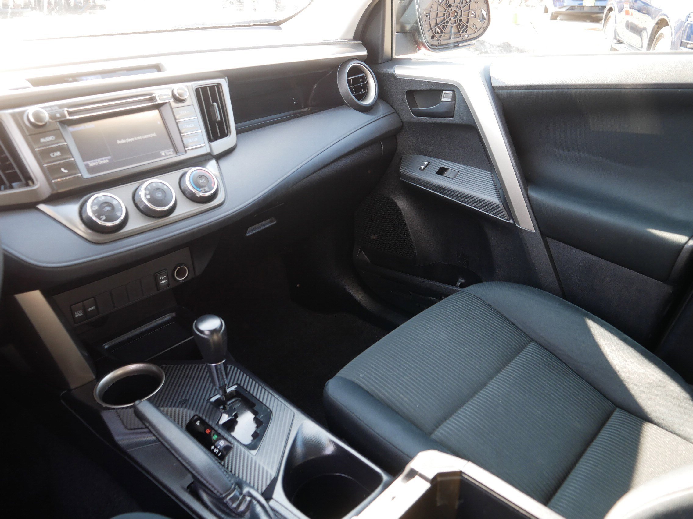 Used 2015 Toyota RAV4 LE image 8