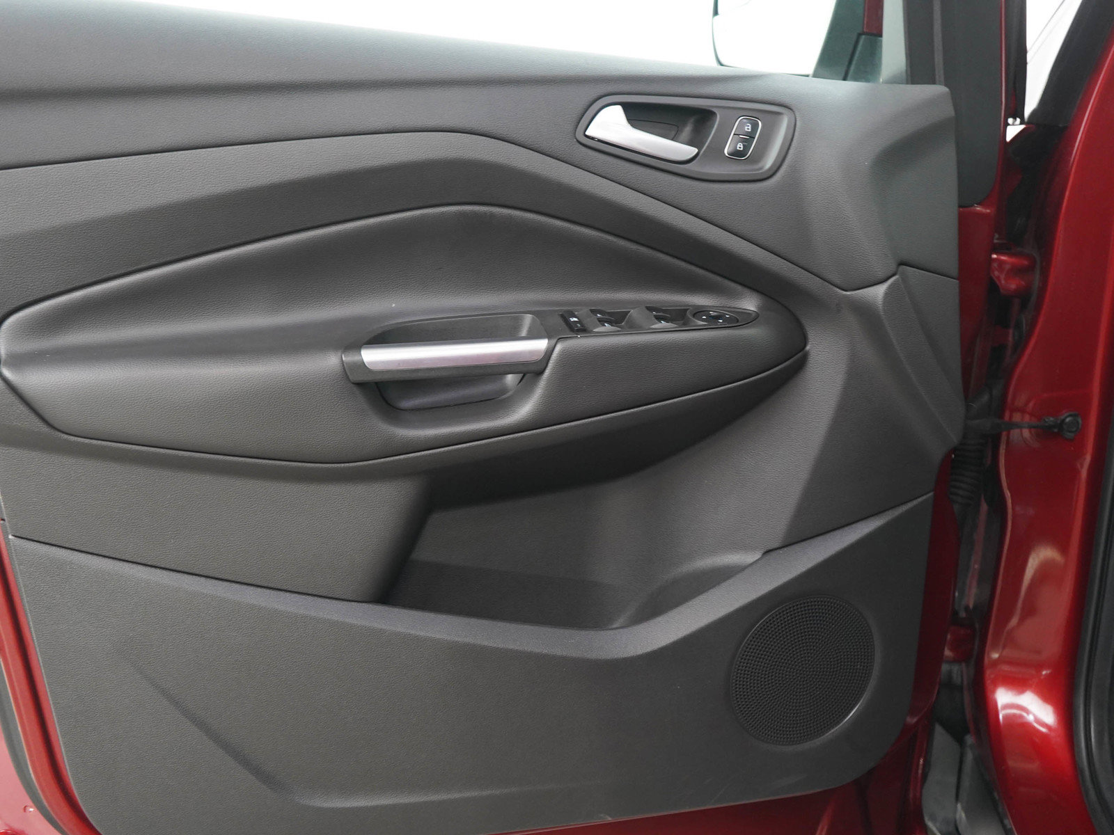 Used 2017 Ford Escape SE w/ SE Cold Weather Package FWD image 18
