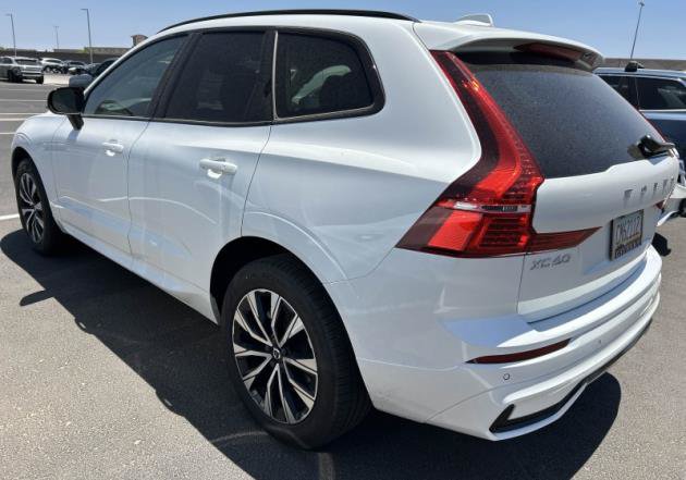 Used 2025 Volvo XC60 B5 Core AWD/4WD image 4