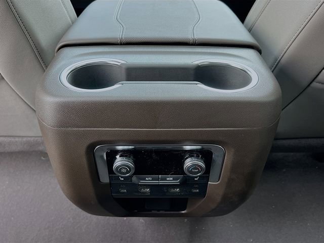 New 2026 GMC Yukon Elevation image 18
