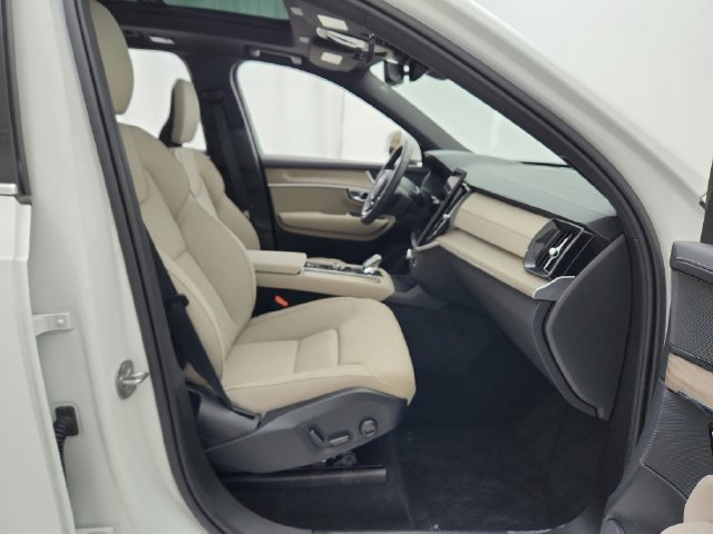 New 2025 Volvo XC90 B6 Core w/ Climate Package AWD/4WD image 14