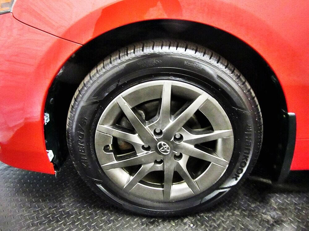 Used 2017 Toyota Prius V Two image 19