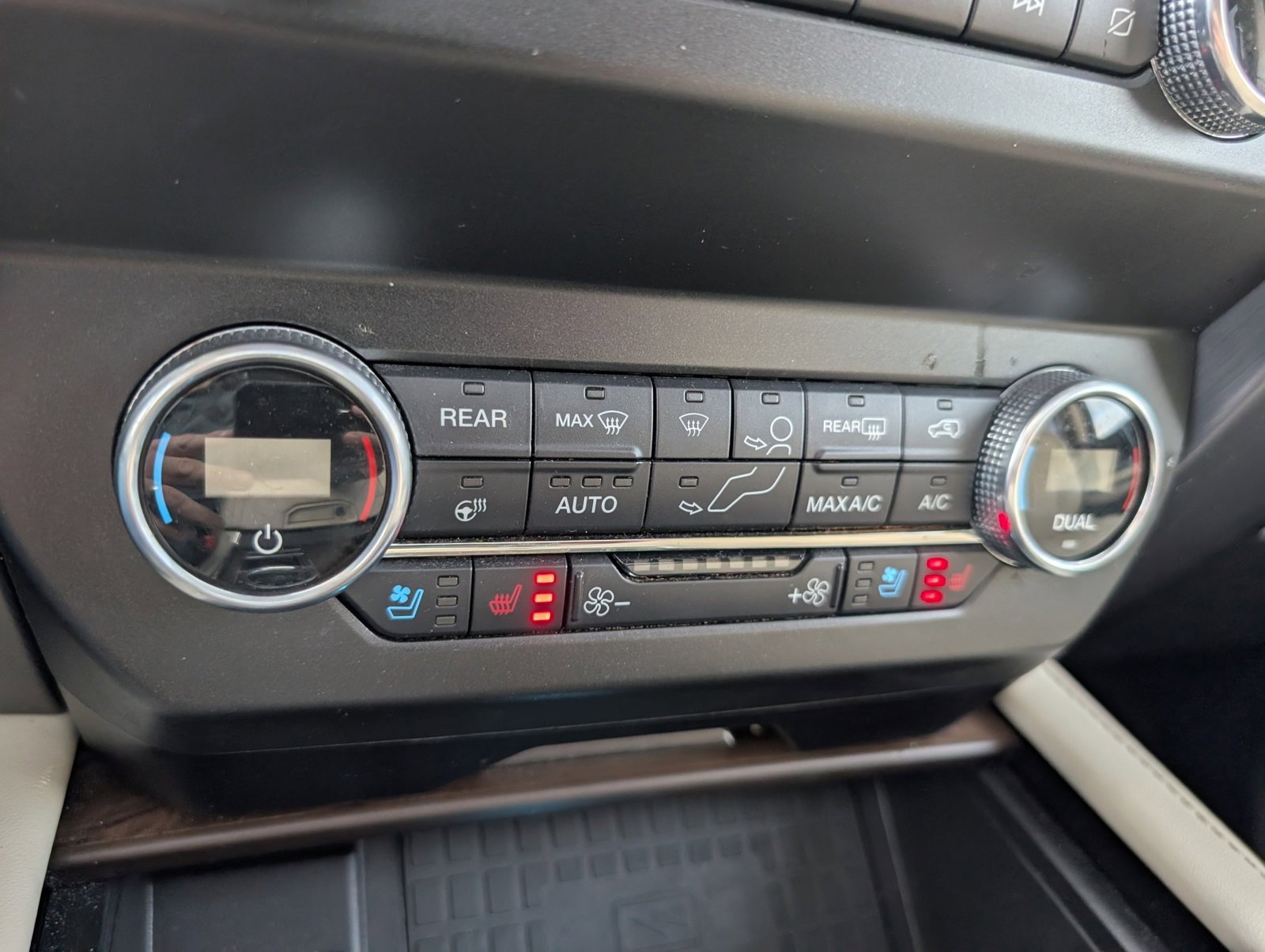 Used 2020 Ford Expedition Platinum image 15