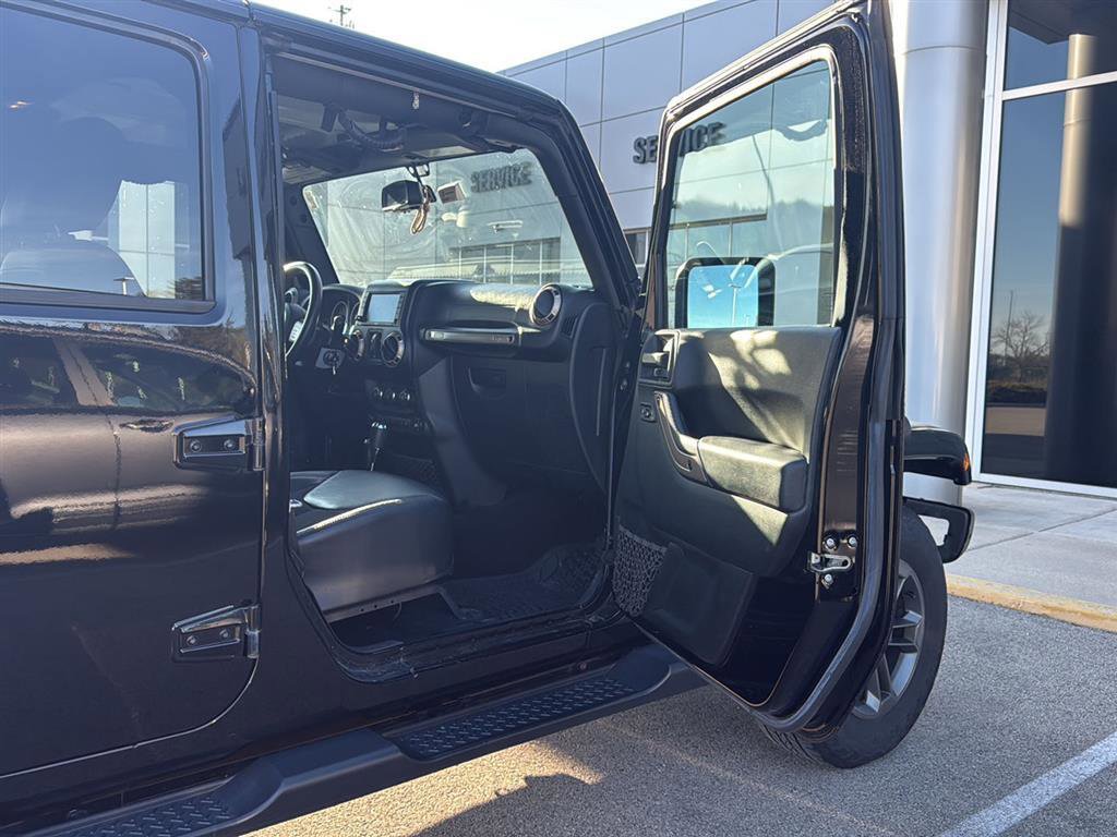 Used 2017 Jeep Wrangler Unlimited Sahara AWD/4WD image 20