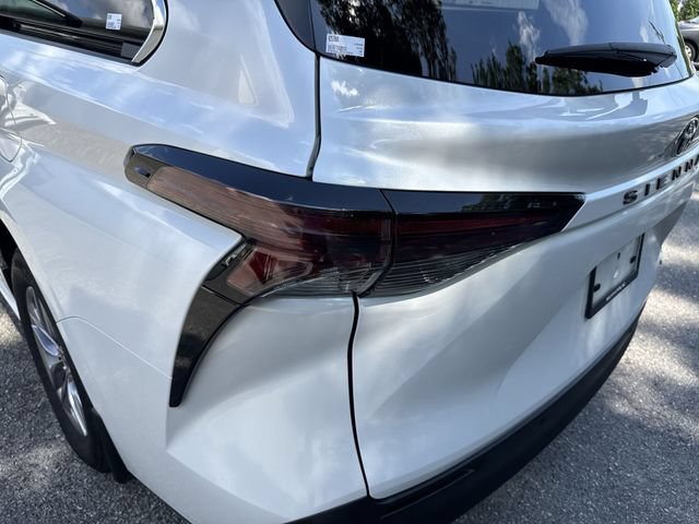 Used 2024 Toyota Sienna XLE FWD image 34