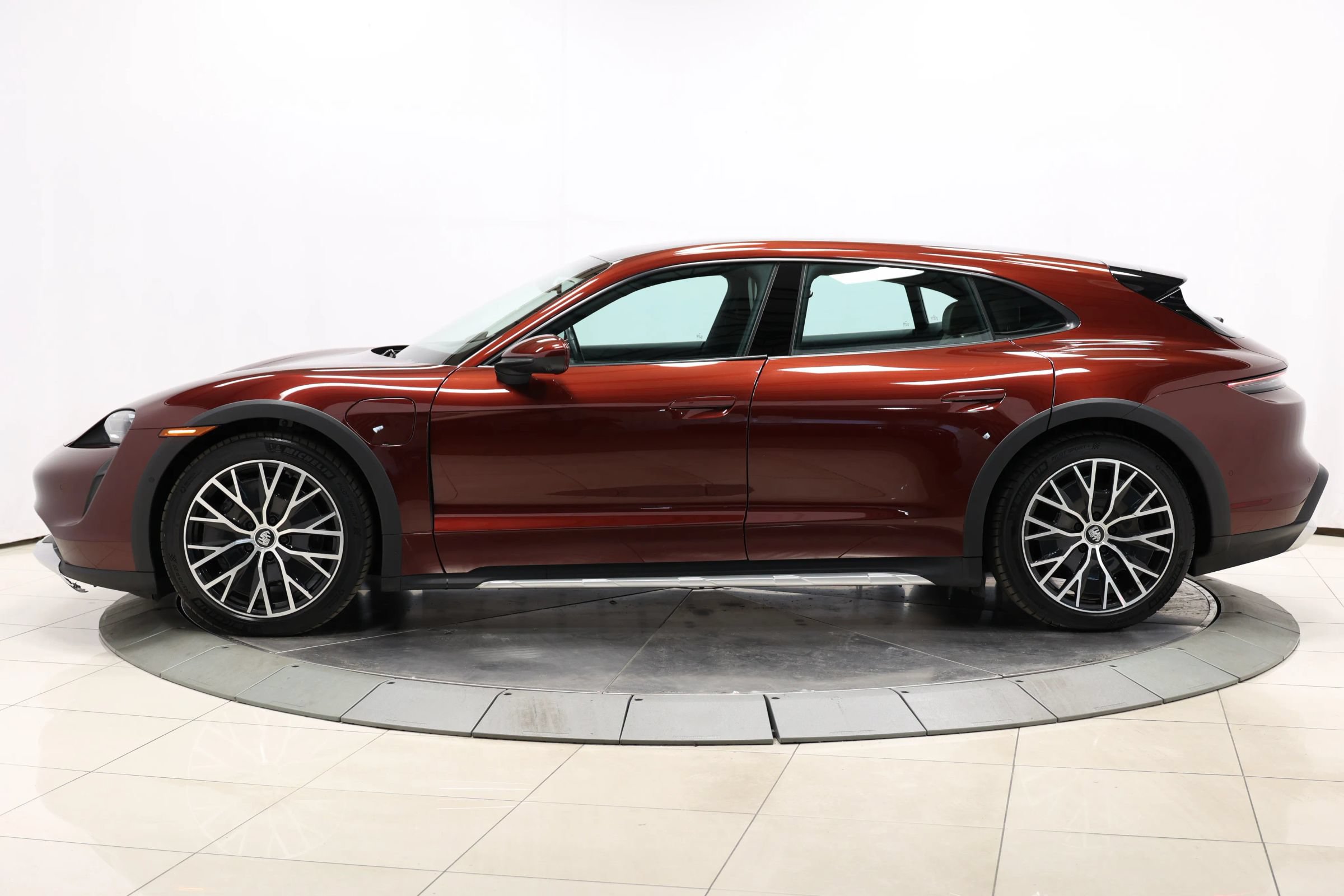 Used 2022 Porsche Taycan 4 Cross Turismo w/ Technology Package AWD/4WD image 8