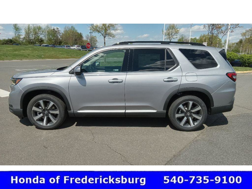 Certified 2025 Honda Pilot Touring image 8