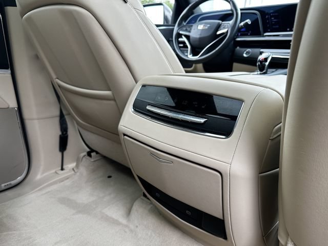 Used 2024 Cadillac Escalade Premium Luxury AWD/4WD image 40