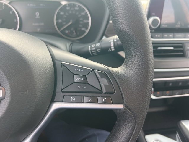 Used 2025 Nissan Altima 2.5 SV image 12