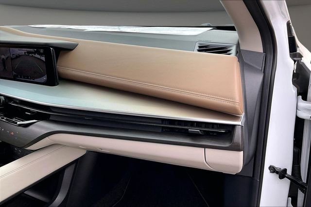 Certified 2025 Nissan Murano Platinum w/ Cargo Package image 16