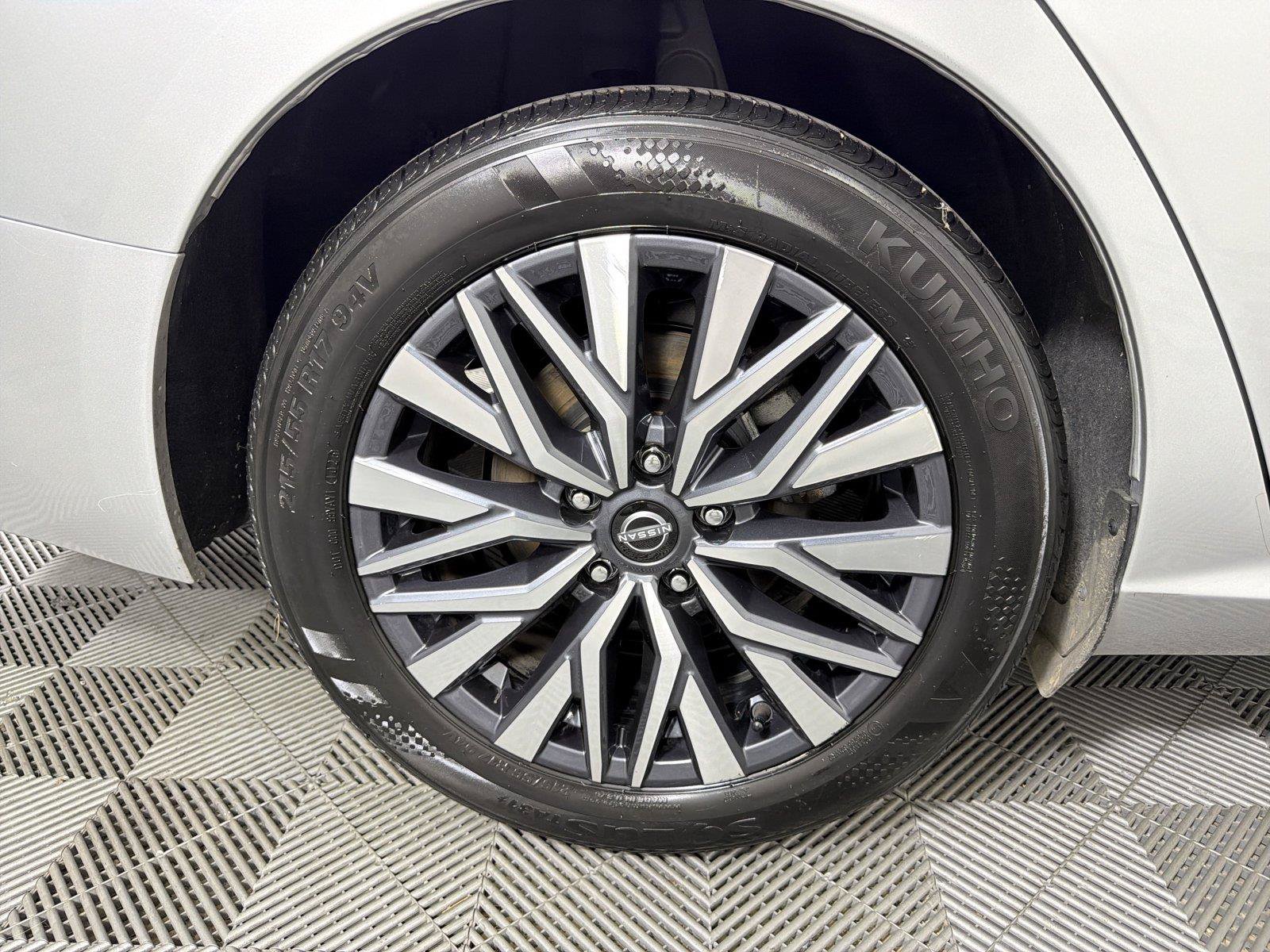 Used 2025 Nissan Altima 2.5 SV FWD image 15