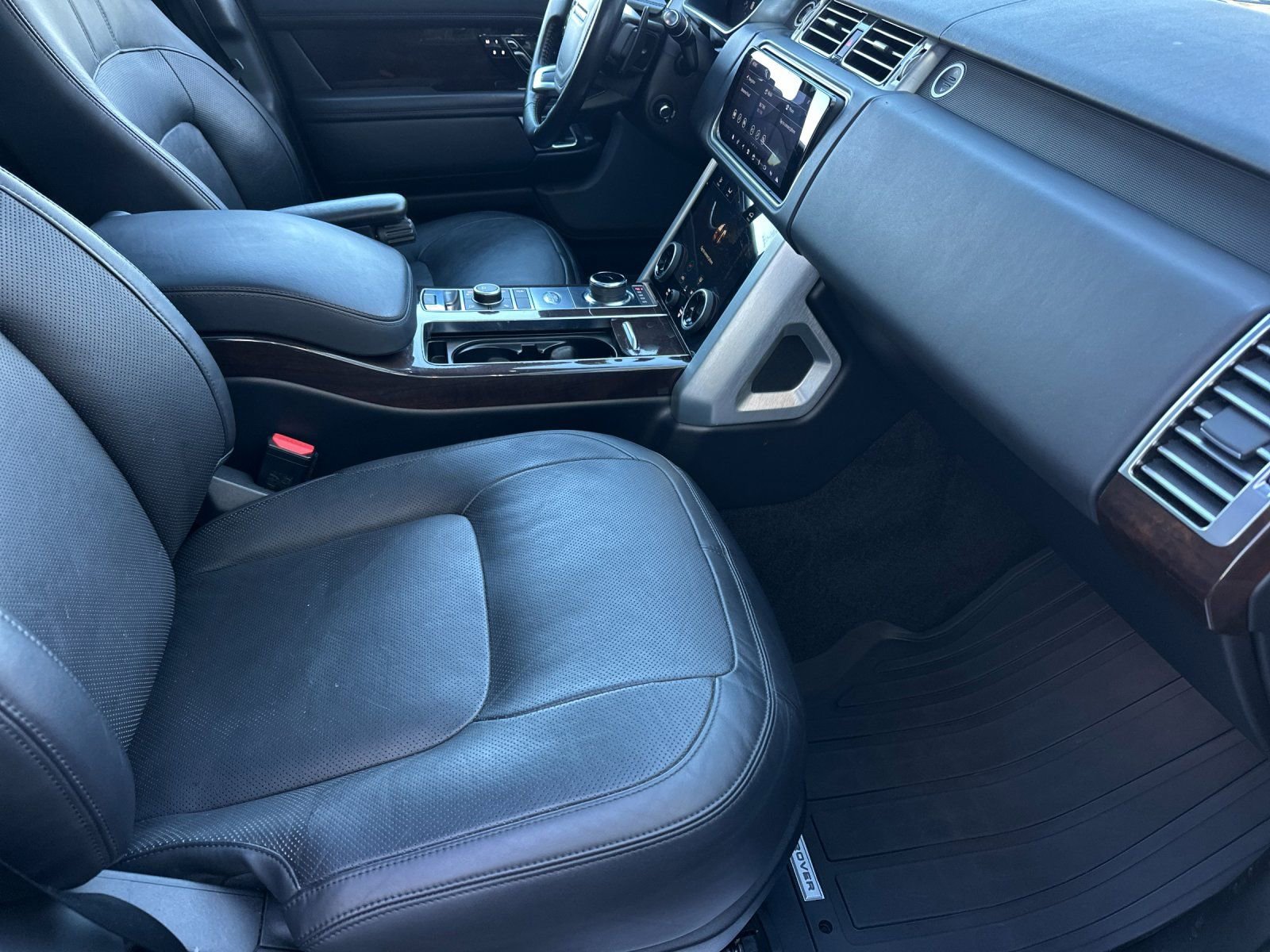 Used 2020 Land Rover Range Rover HSE image 15