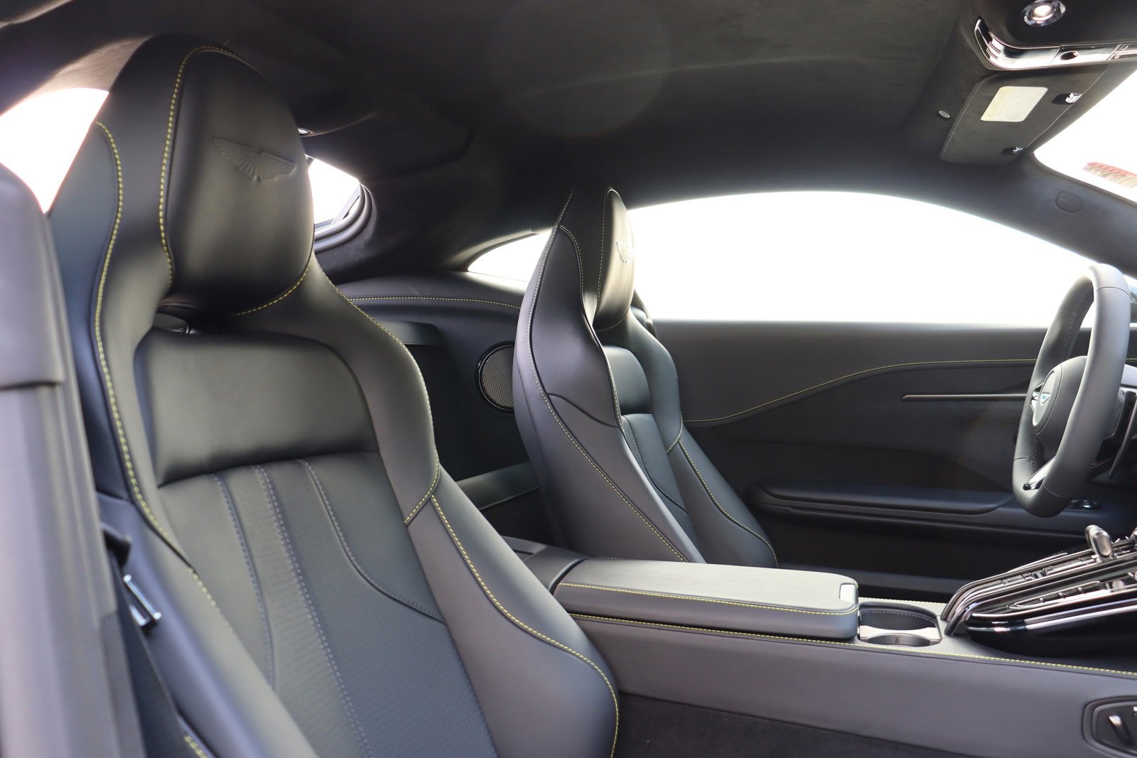 New 2025 Aston Martin V8 Vantage Coupe image 18