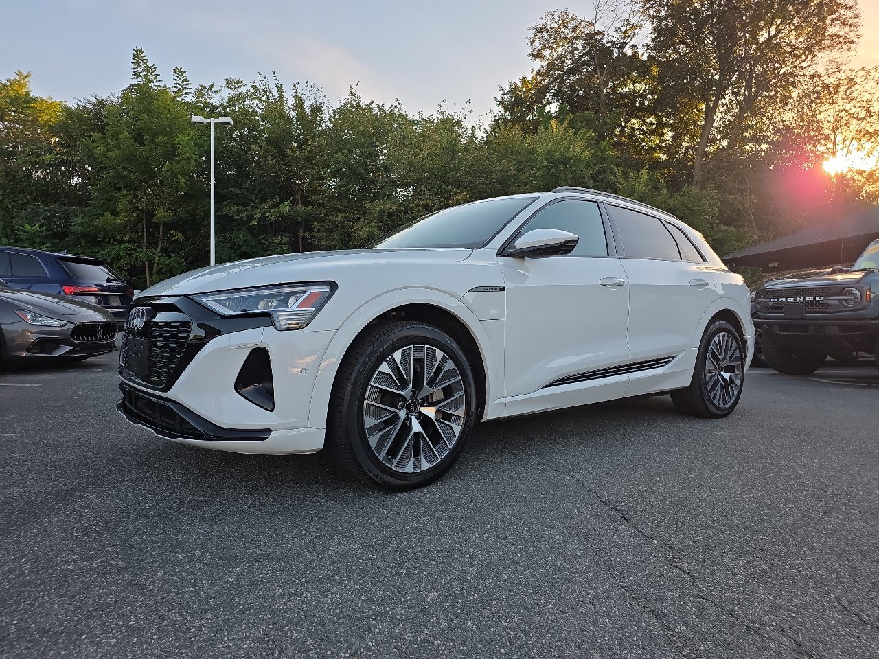 Used 2024 Audi Q8 e-tron Premium Plus w/ Premium Plus Package image 2