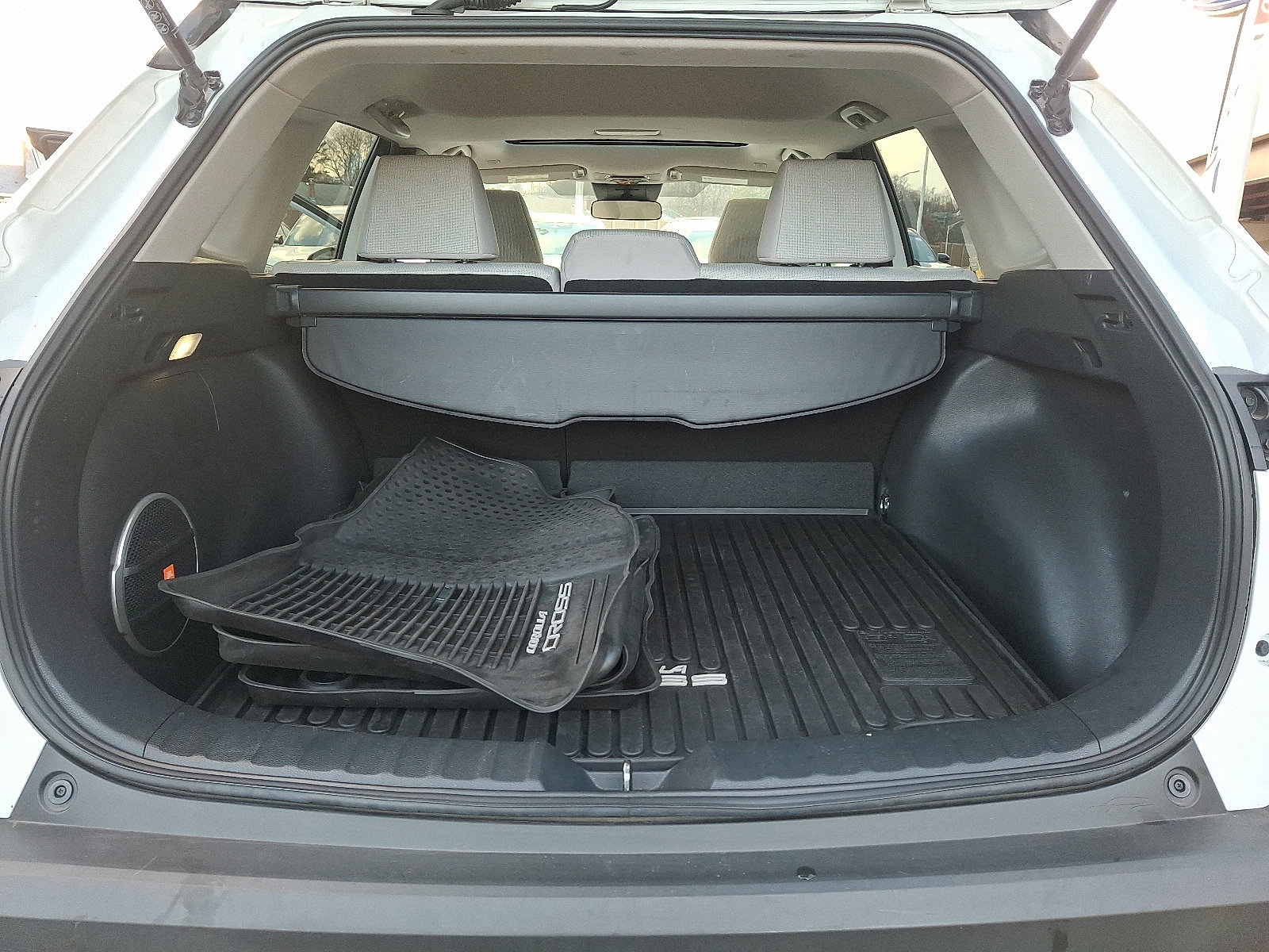 Used 2023 Toyota Corolla Cross LE image 28