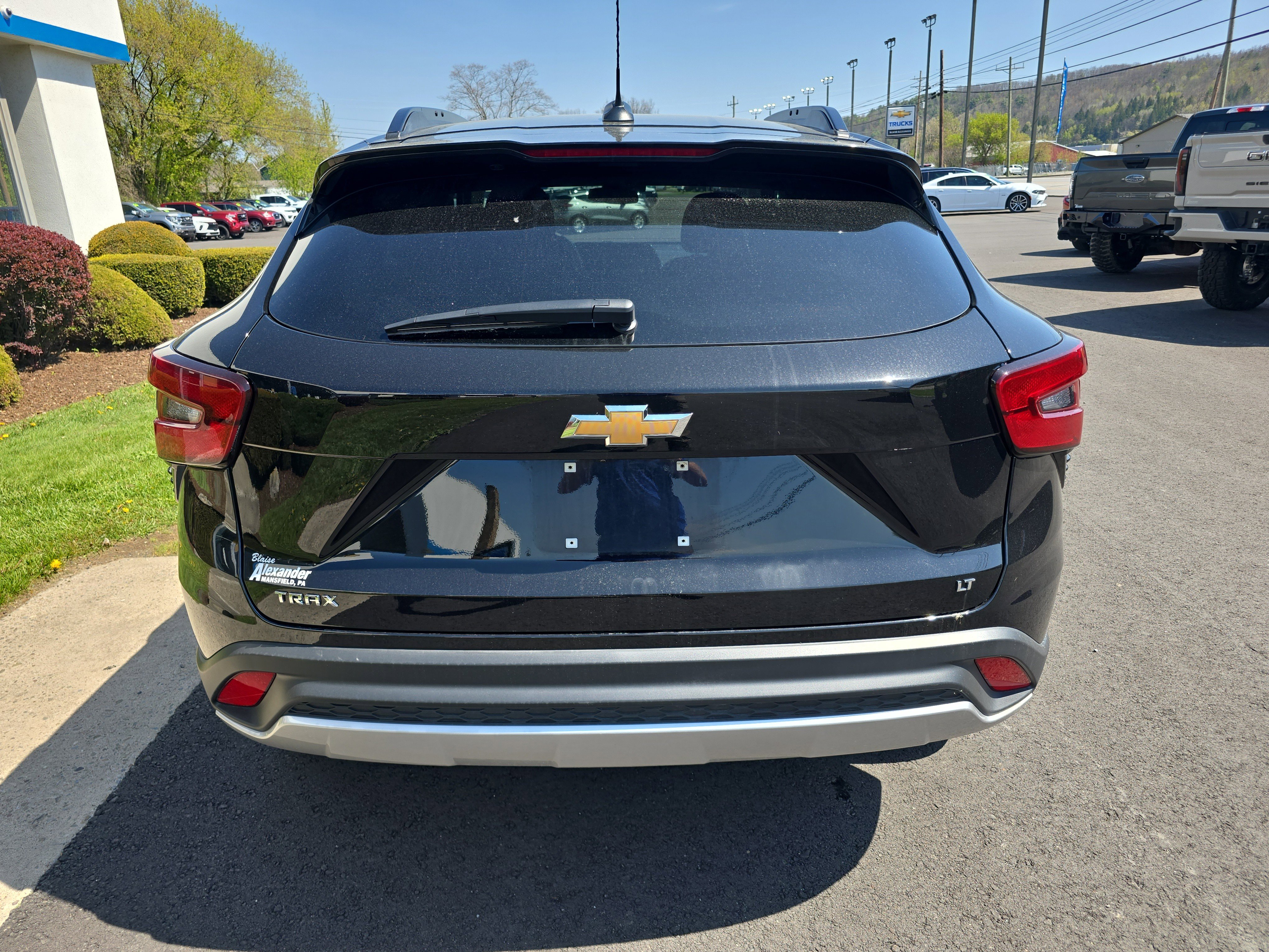 Used 2026 Chevrolet Trax LT w/ Sunroof Package FWD image 4