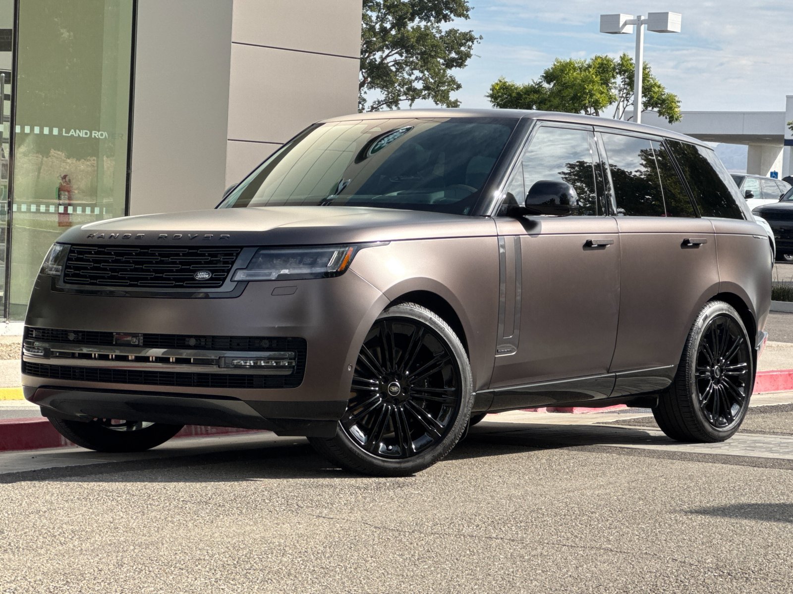 Used 2025 Land Rover Range Rover Autobiography AWD/4WD image 2