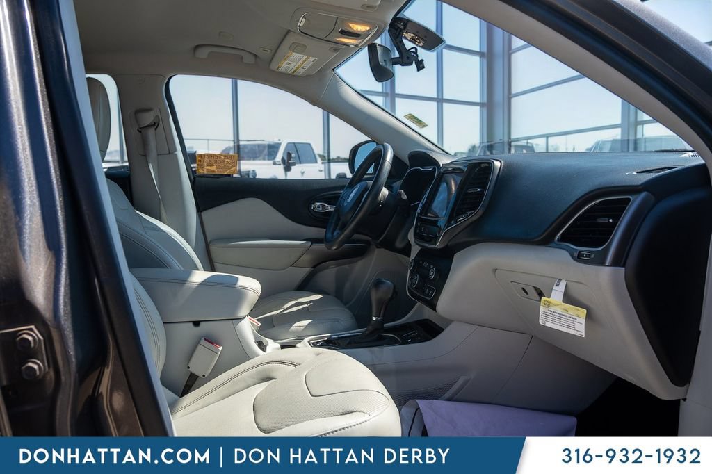 Used 2019 Jeep Cherokee Limited w/ Luxury Group FWD image 22
