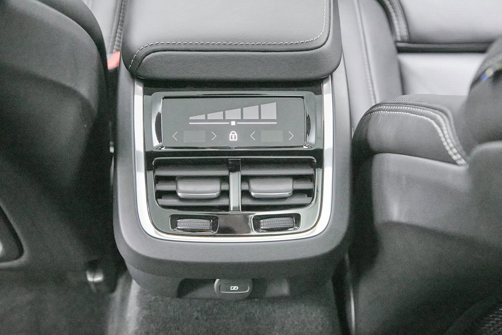 Certified 2024 Volvo V60 B5 Cross Country Ultimate image 24