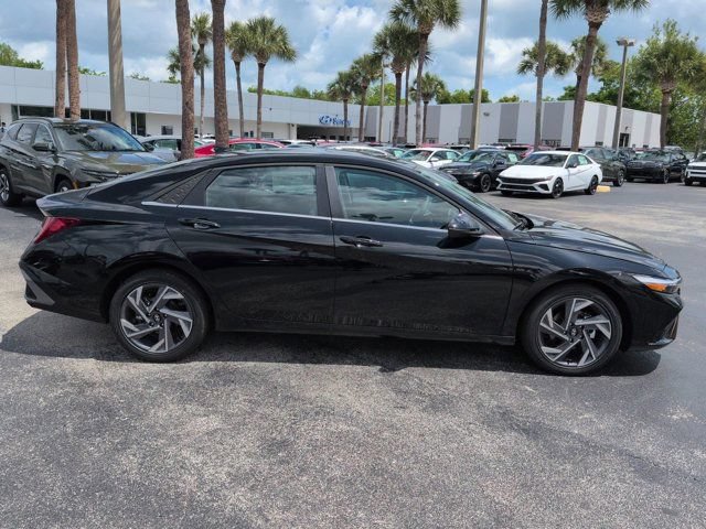 New 2026 Hyundai Elantra Limited FWD image 3