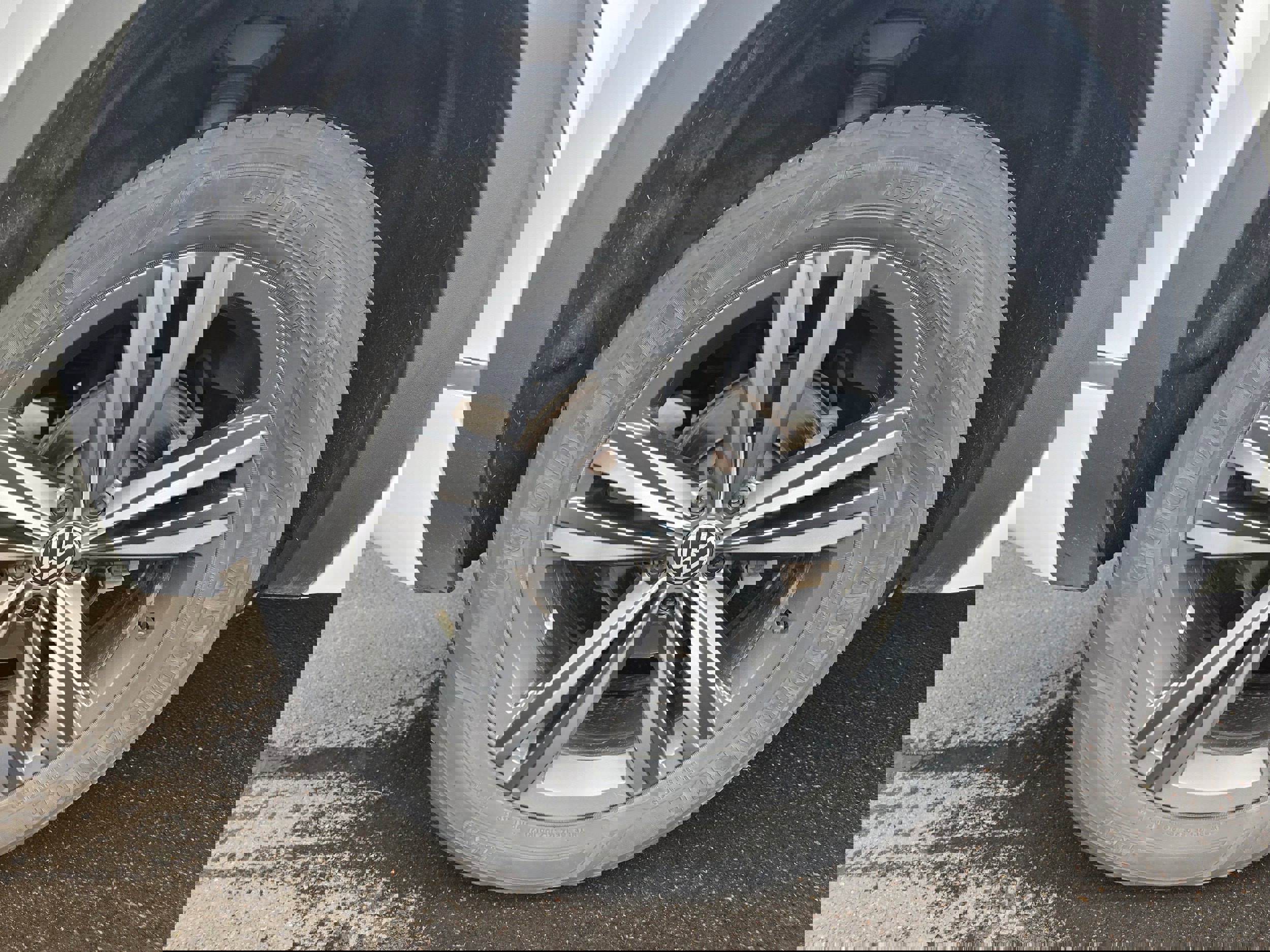 Certified 2022 Volkswagen Atlas Cross Sport SEL R-Line image 9