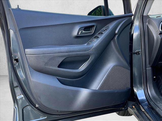 Used 2020 Chevrolet Trax LS FWD image 18