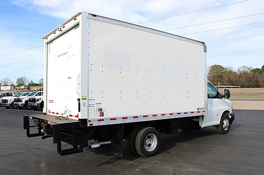 Used 2020 Chevrolet Express 3500 w/ Driver Convenience Package image 5
