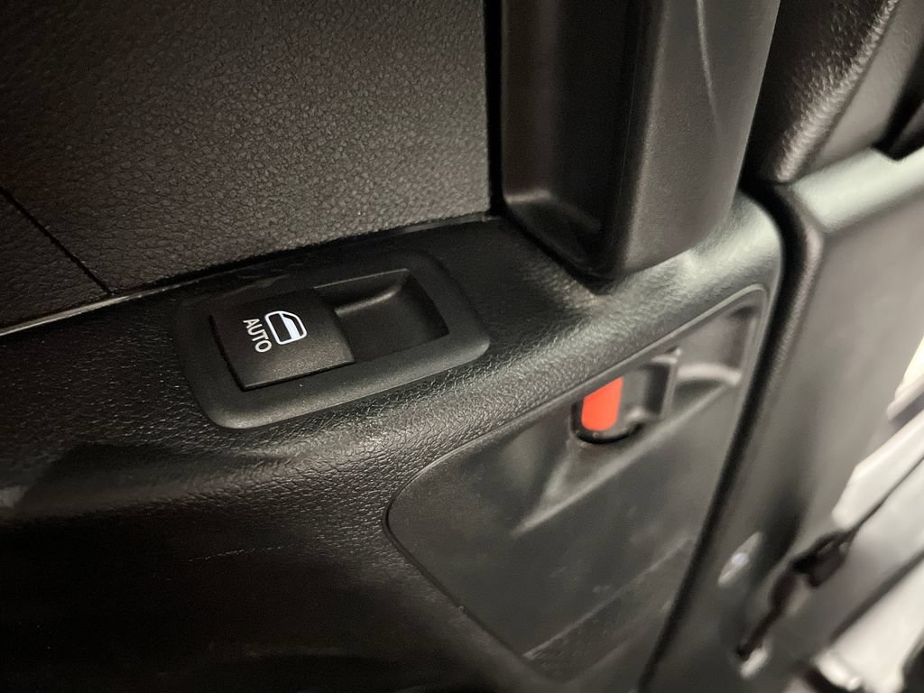 Used 2025 Chrysler Pacifica Select FWD image 25