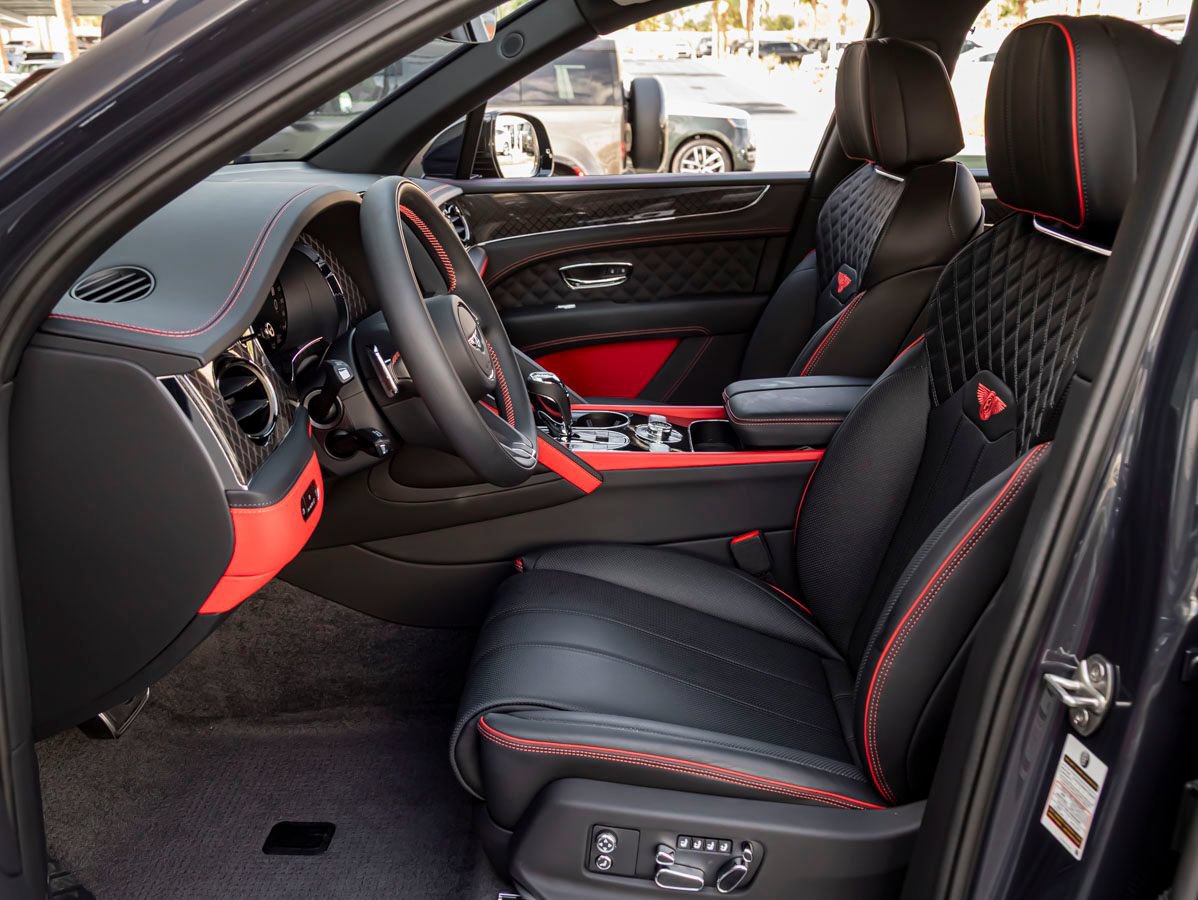 Certified 2025 Bentley Bentayga AWD/4WD image 17