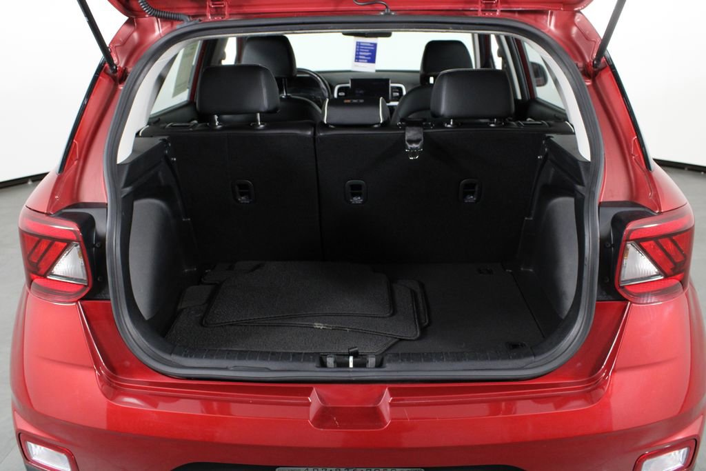 Certified 2023 Hyundai Venue Limited FWD image 18