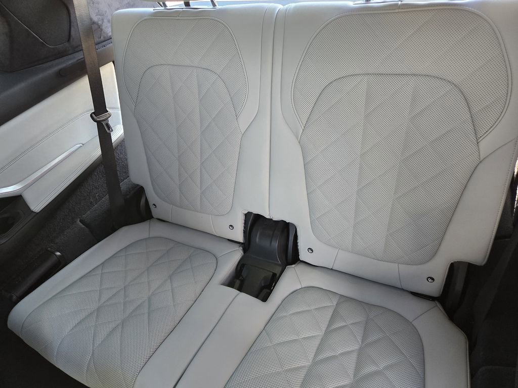 Used 2024 BMW X7 xDrive40i w/ Premium Package image 31