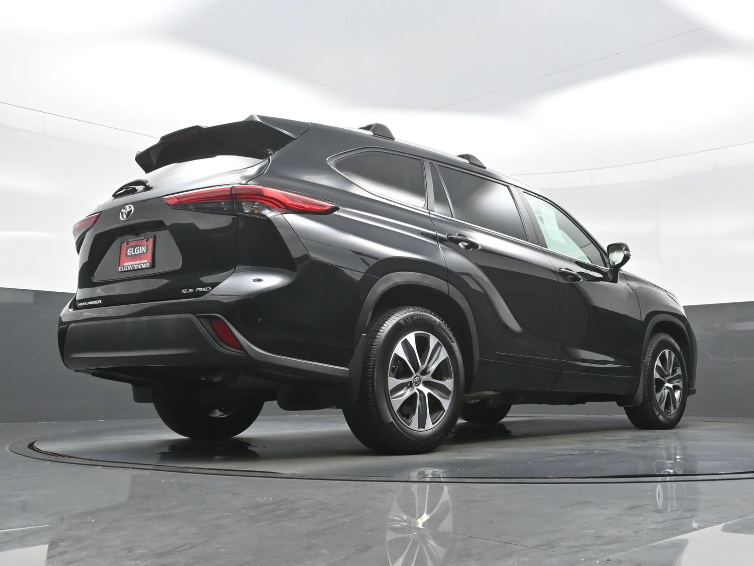 Used 2023 Toyota Highlander XLE AWD/4WD image 33