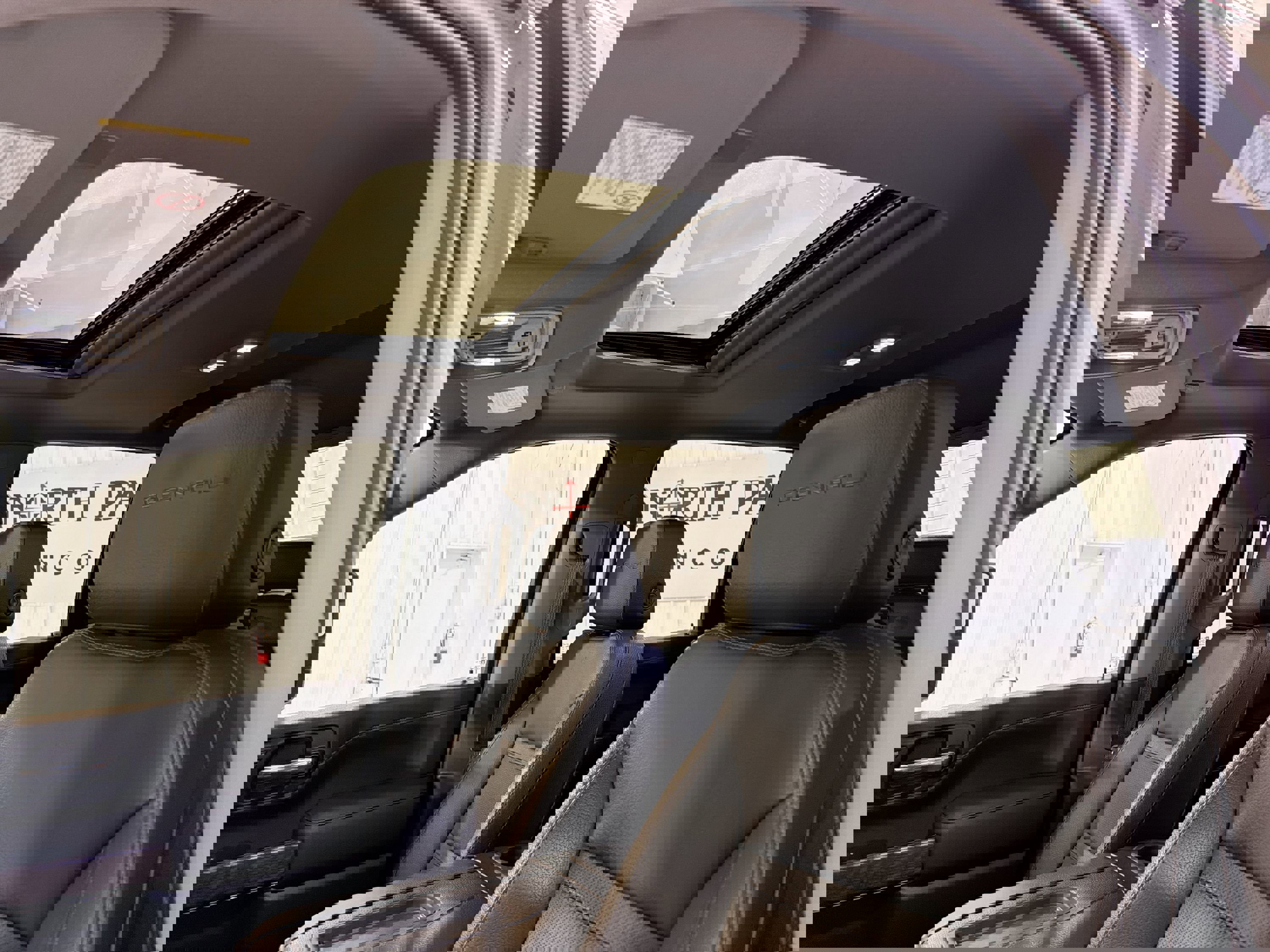 Used 2022 GMC Sierra 2500 Denali w/ Denali Black Diamond Edition image 24