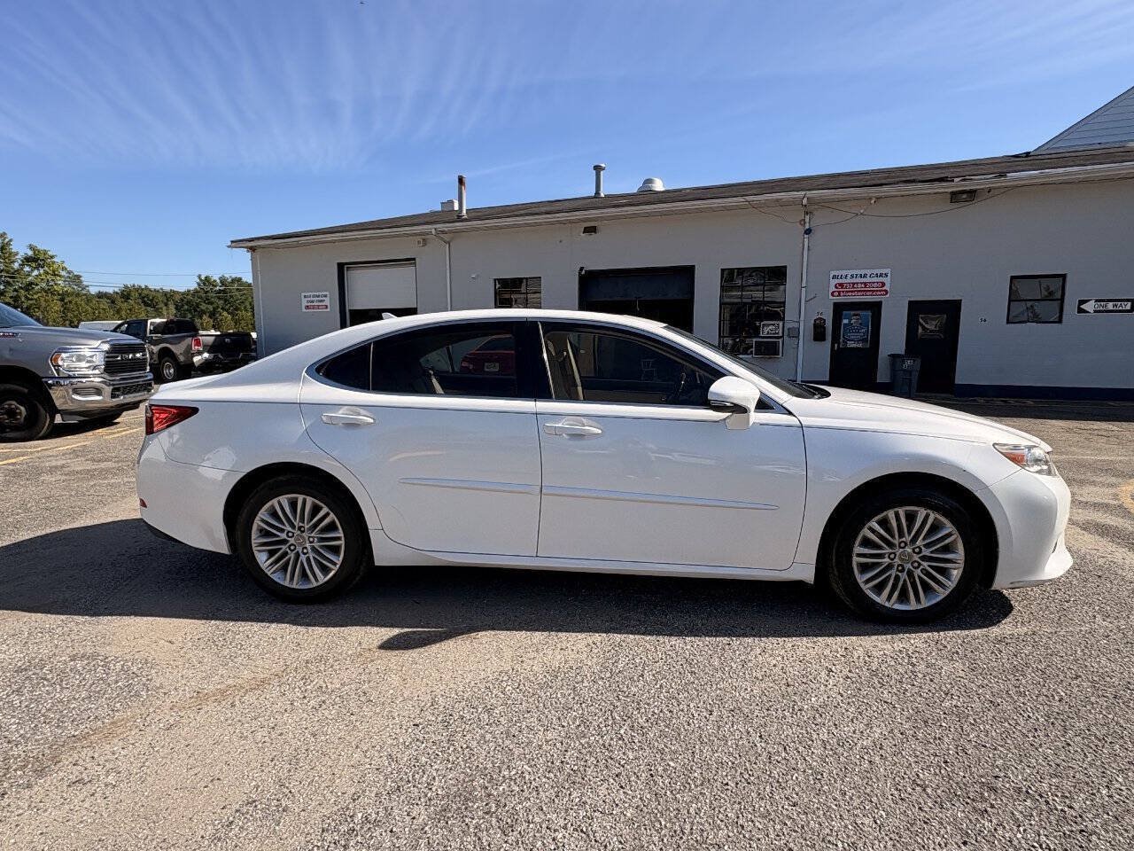 Used 2014 Lexus ES 350 w/ Luxury Package FWD image 6