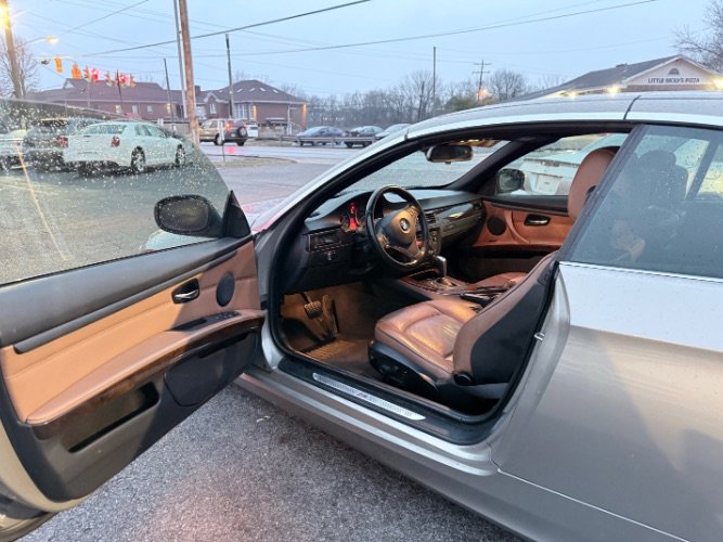 Used 2011 BMW 335i Convertible image 5