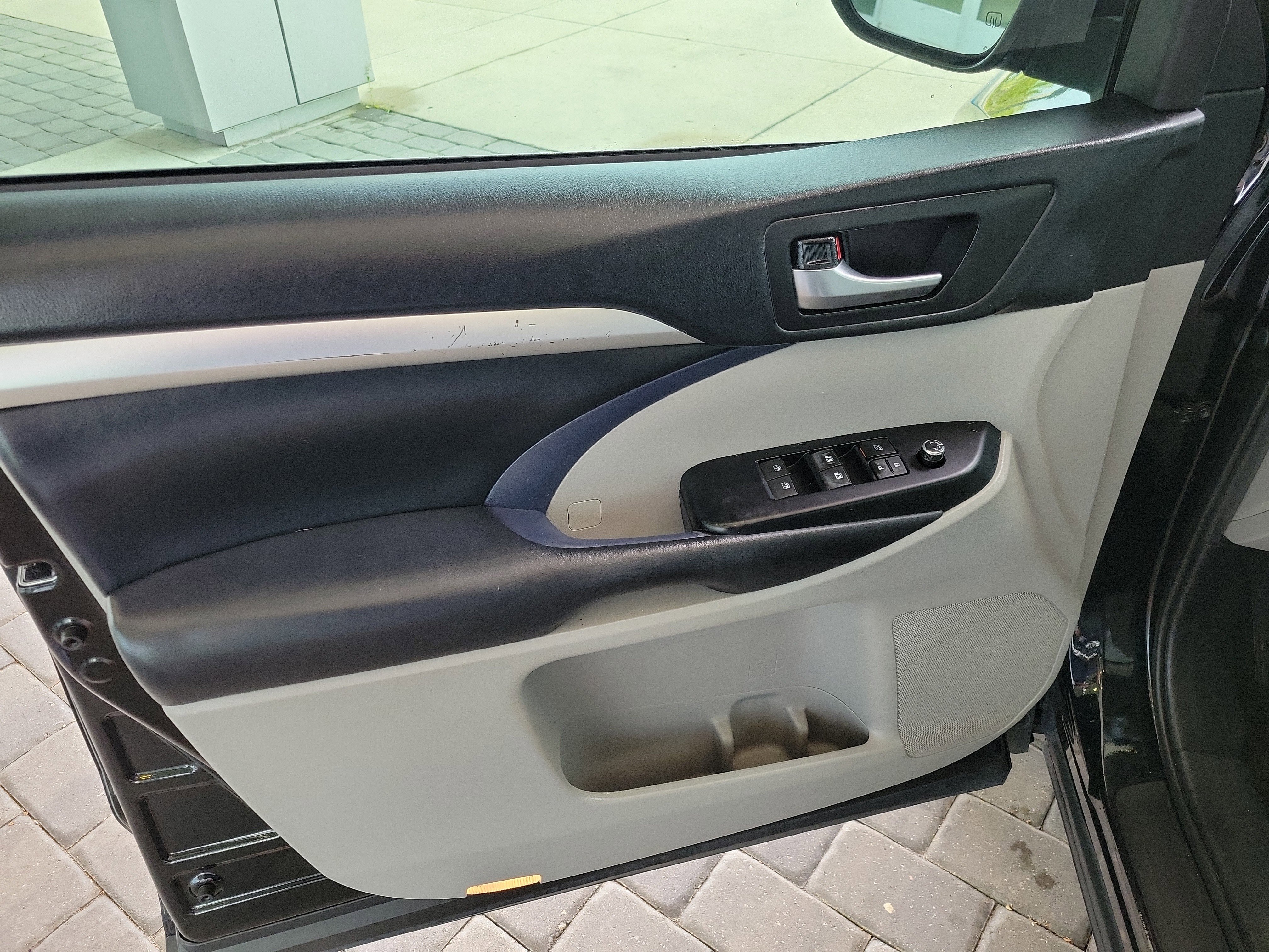 Used 2019 Toyota Highlander XLE image 10