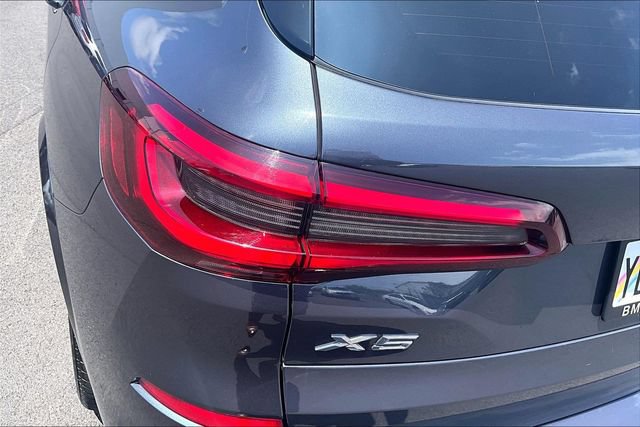 Used 2021 BMW X5 xDrive40i w/ M Sport Package AWD/4WD image 32