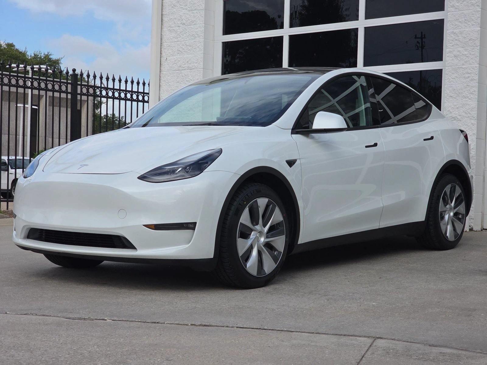 Used 2023 Tesla Model Y Long Range AWD/4WD image 9