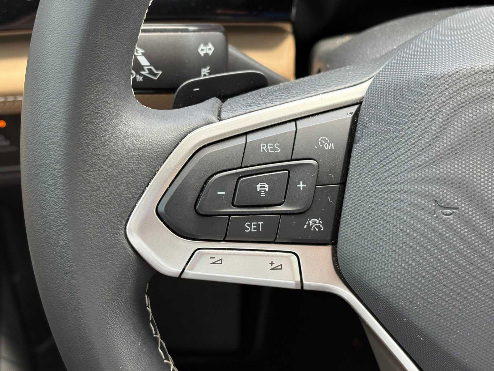 Used 2024 Volkswagen Atlas Cross Sport SE FWD image 21