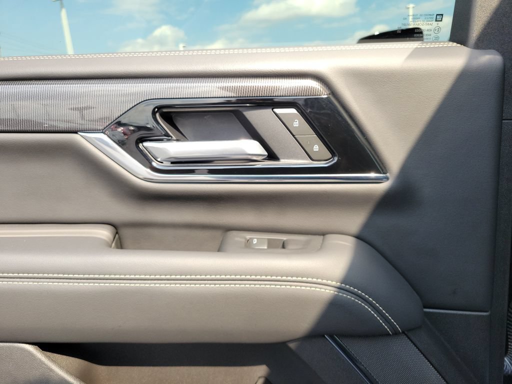 Used 2025 GMC Yukon XL Elevation w/ LPO, Yukon Black Package AWD/4WD image 15