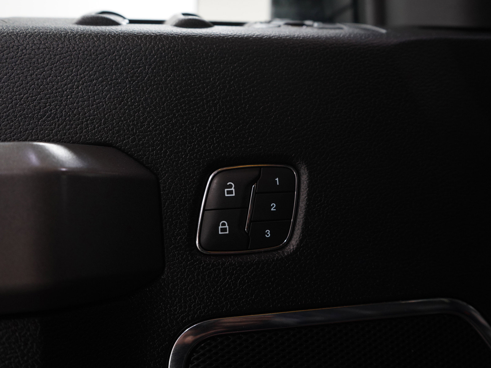 Used 2018 Ford F150 Platinum w/ Equipment Group 701A Luxury AWD/4WD image 21