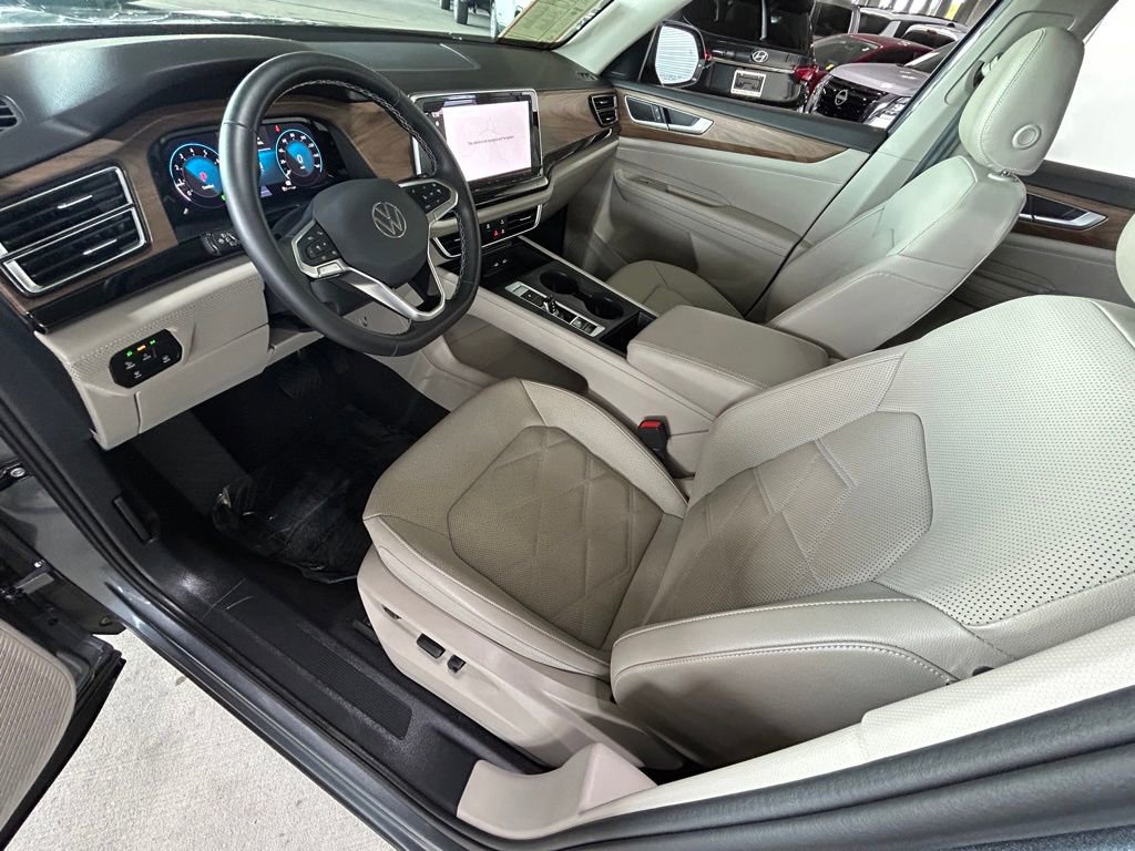 Used 2024 Volkswagen Atlas SE image 45