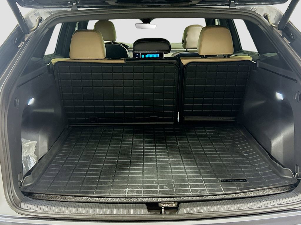 Used 2025 Volkswagen Atlas Cross Sport SE FWD image 24