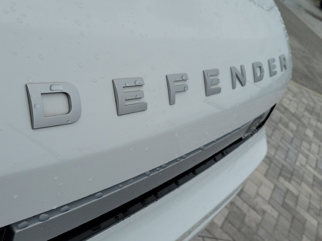 Certified 2023 Land Rover Defender 90 SE AWD/4WD image 9
