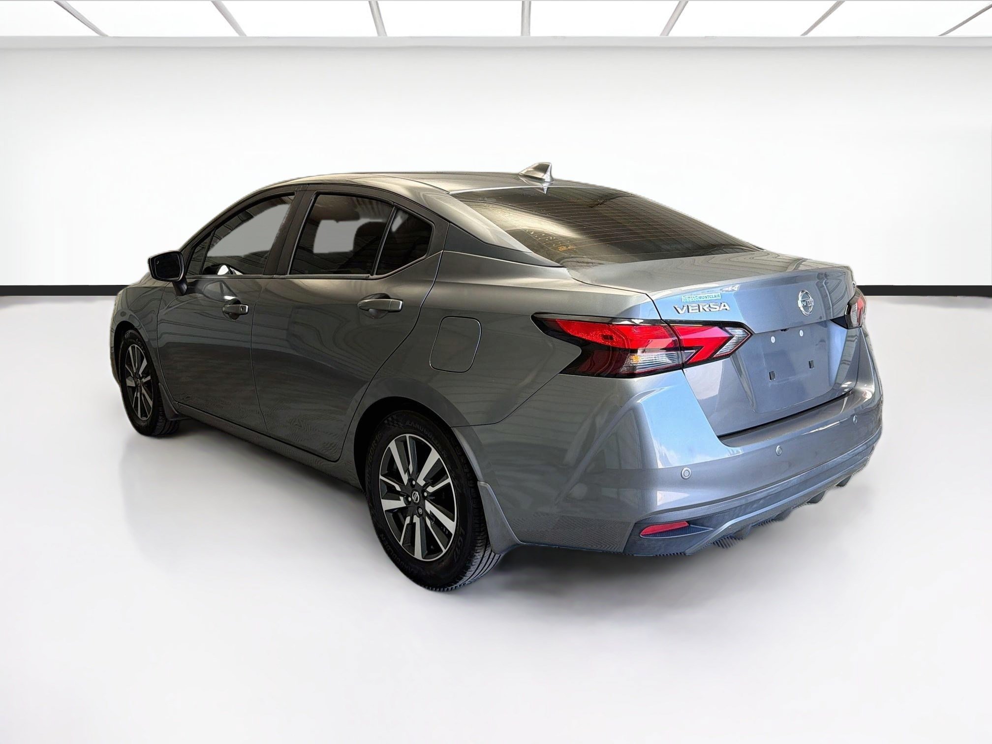 Used 2021 Nissan Versa SV FWD image 6