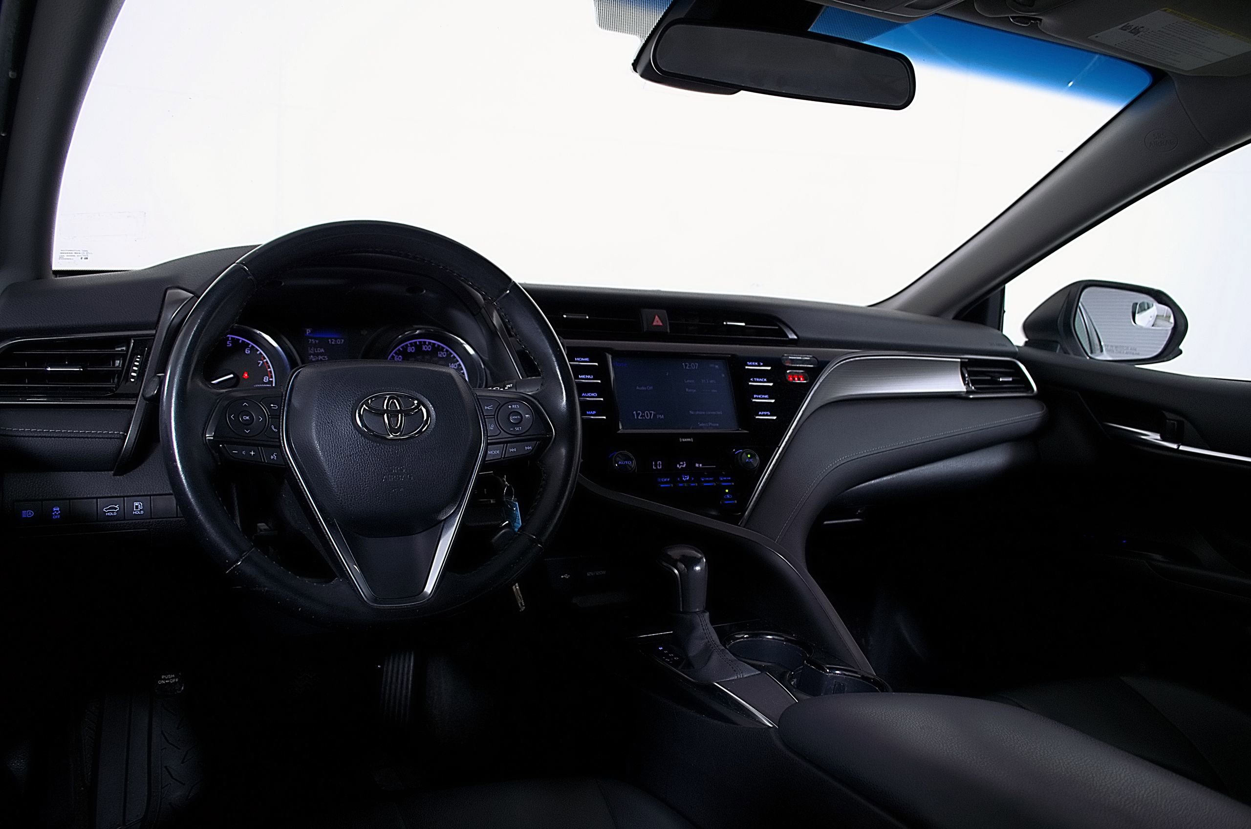 Used 2020 Toyota Camry SE FWD image 20